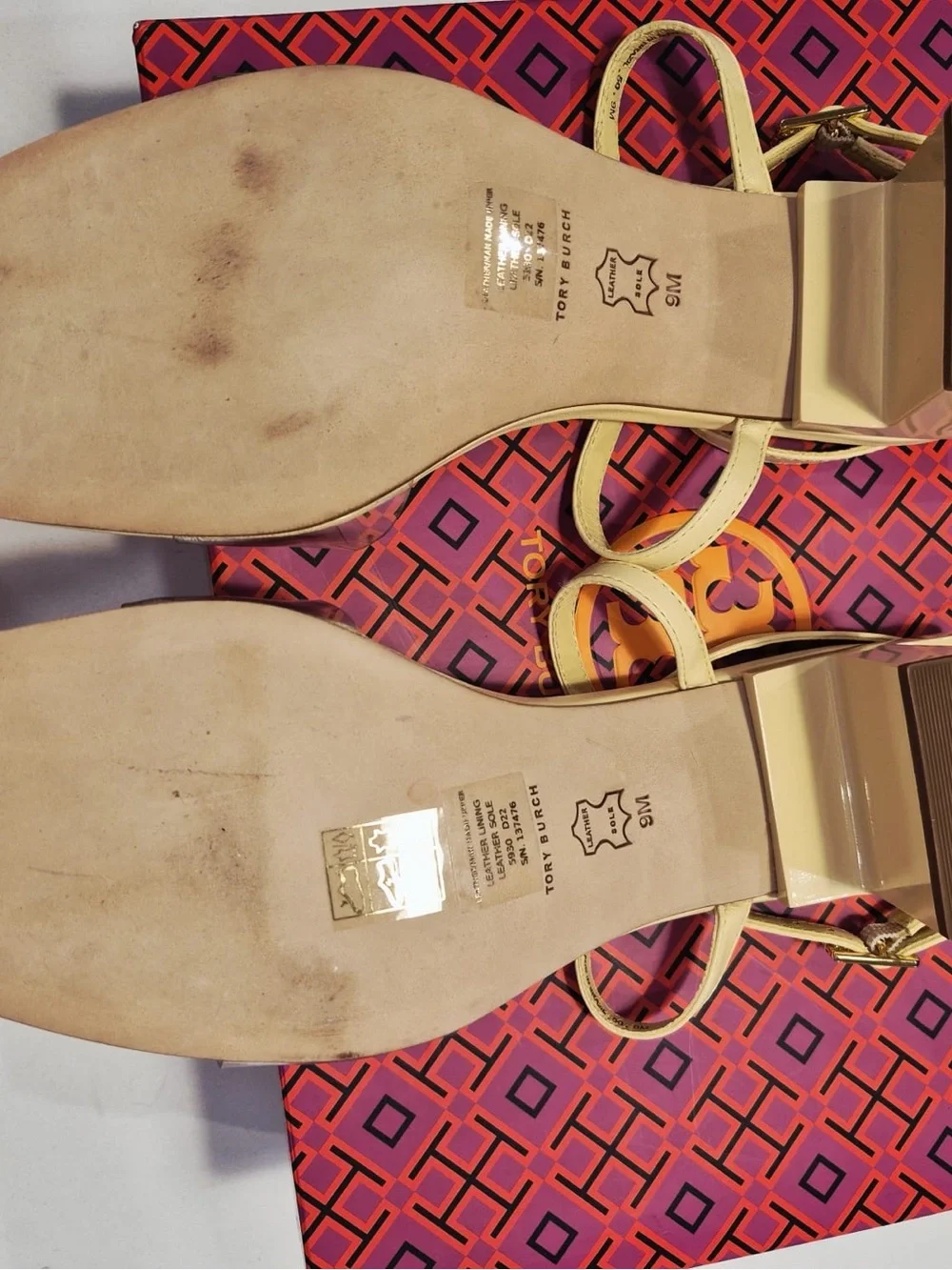 Tory Burch Cream Leather T-Strap Sandals size 9